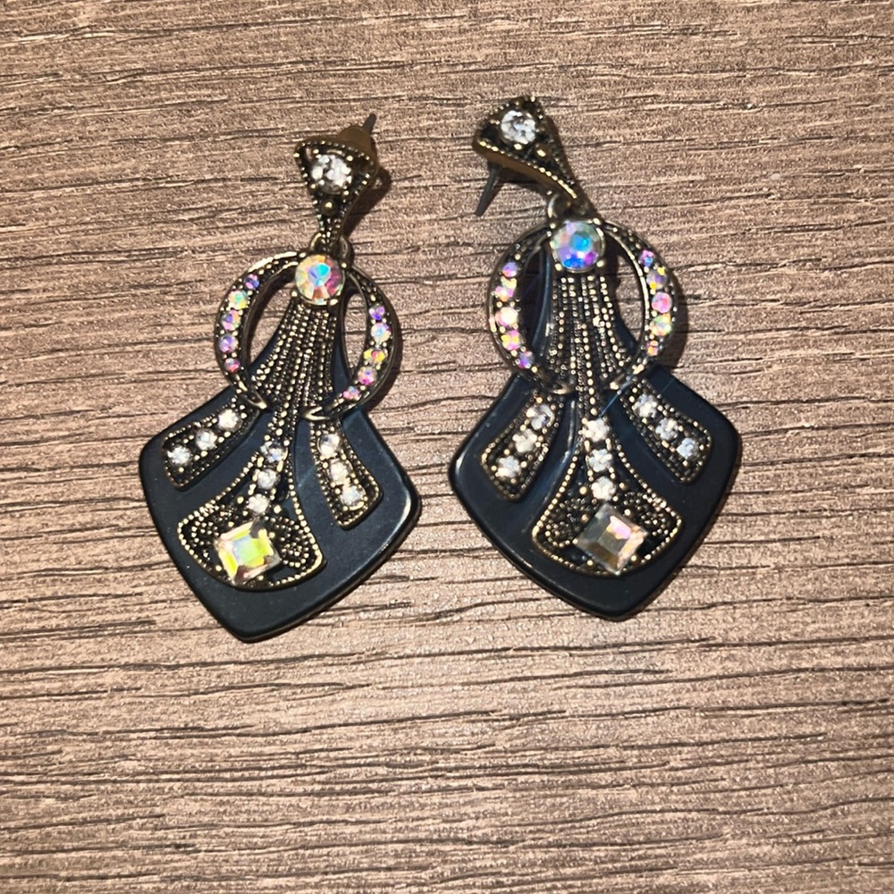 Good and black pendant earrings